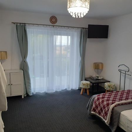 Salcia Hotel Tasnad Buitenkant foto