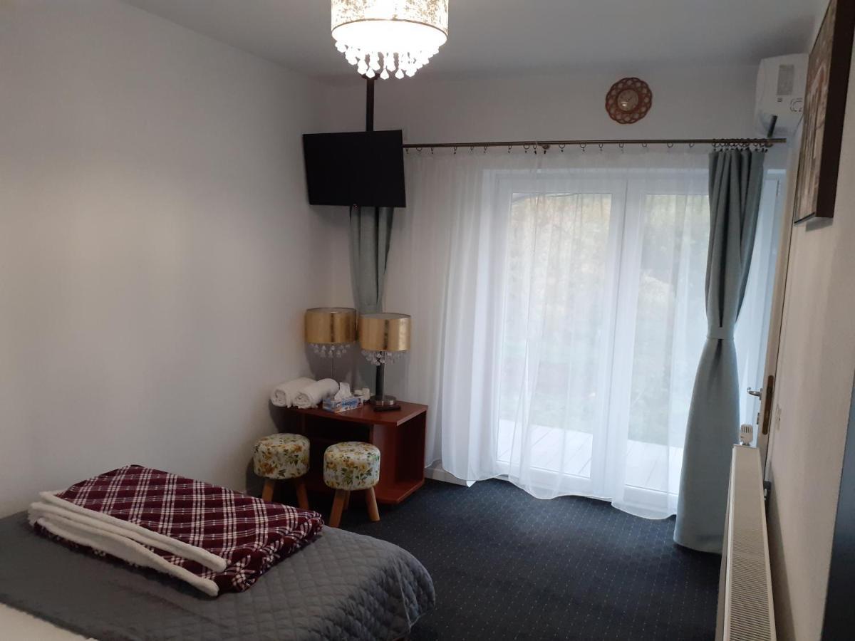 Salcia Hotel Tasnad Buitenkant foto