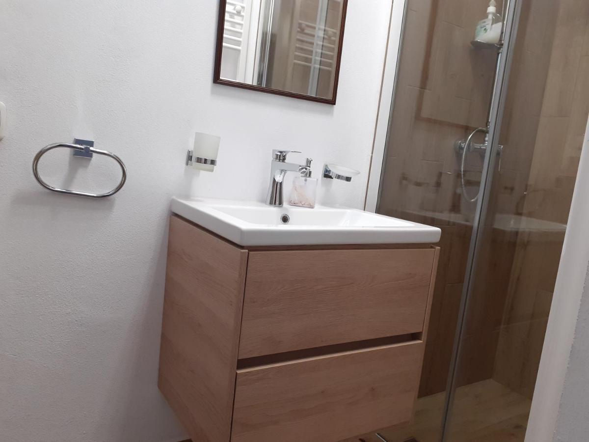 Salcia Hotel Tasnad Buitenkant foto