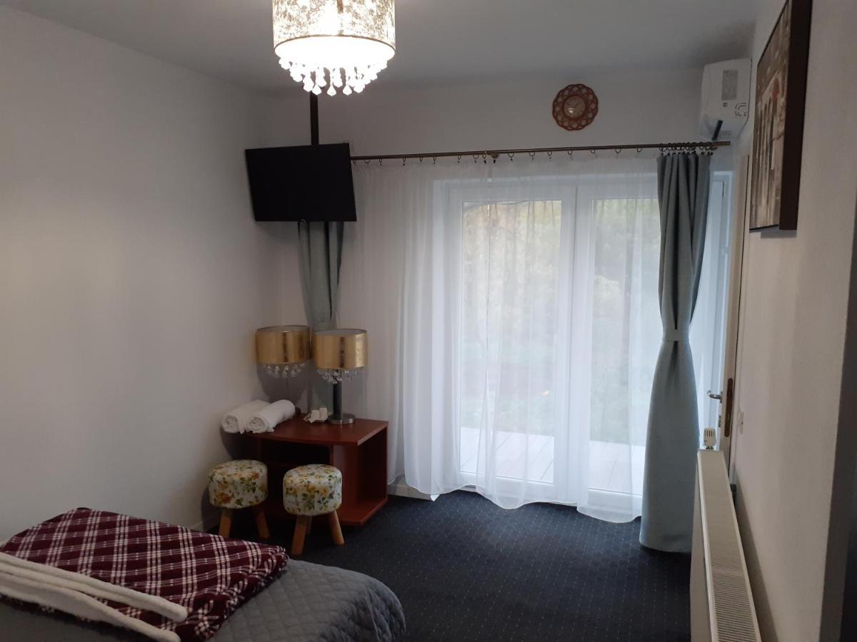 Salcia Hotel Tasnad Buitenkant foto