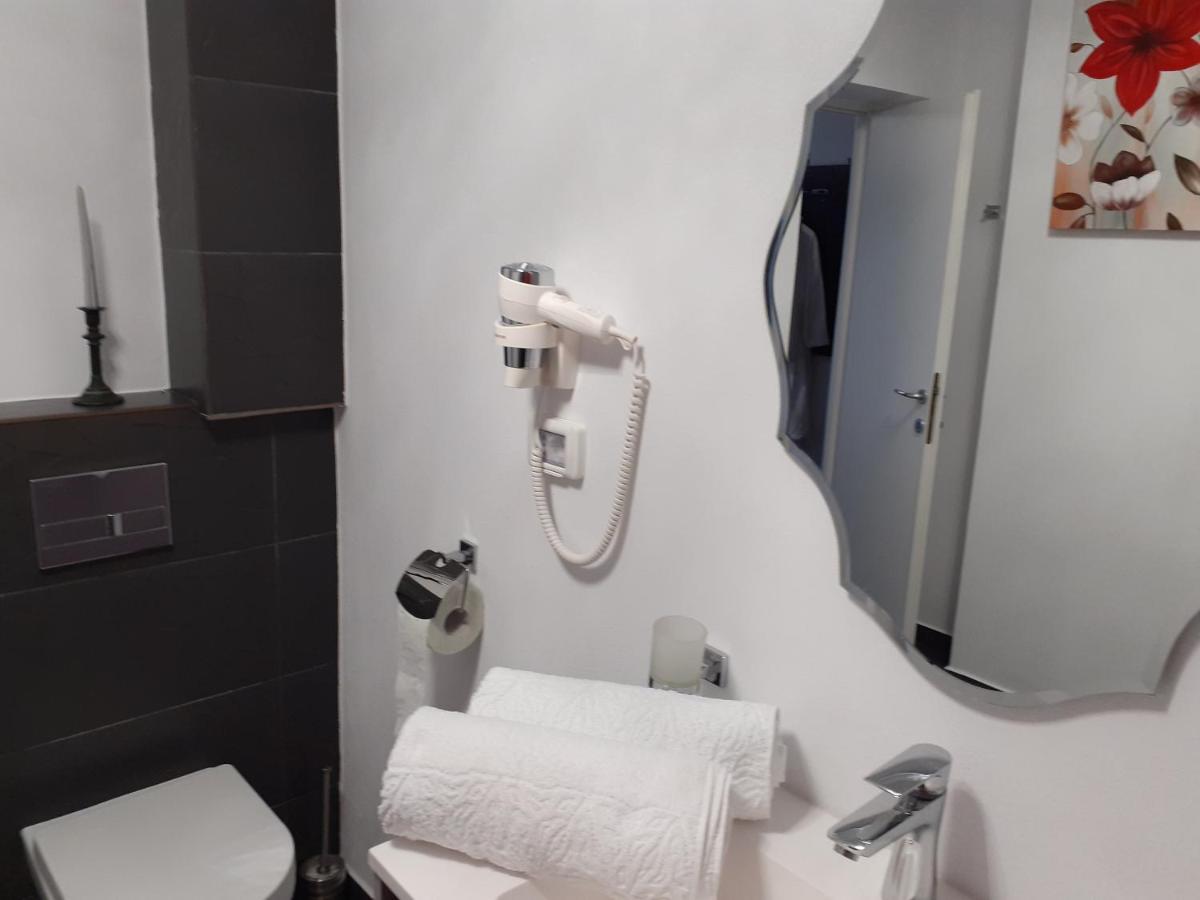 Salcia Hotel Tasnad Buitenkant foto