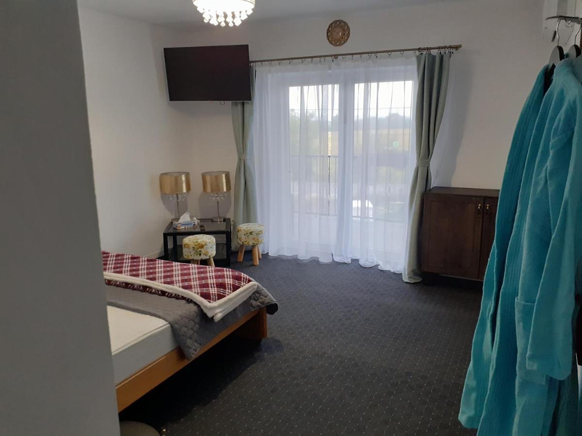 Salcia Hotel Tasnad Buitenkant foto