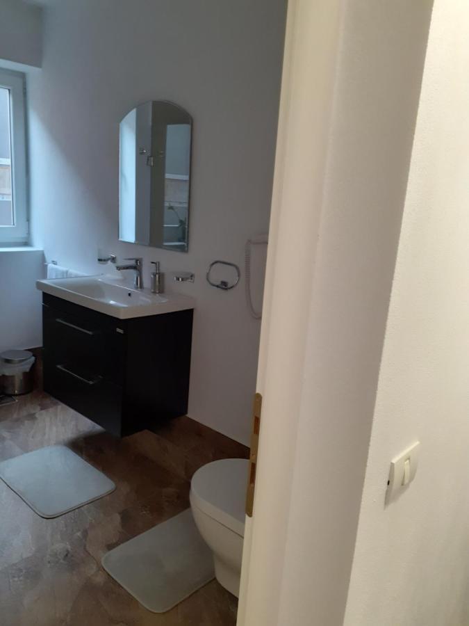 Salcia Hotel Tasnad Buitenkant foto