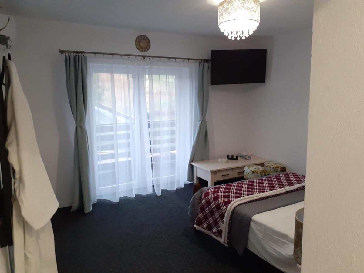 Salcia Hotel Tasnad Buitenkant foto