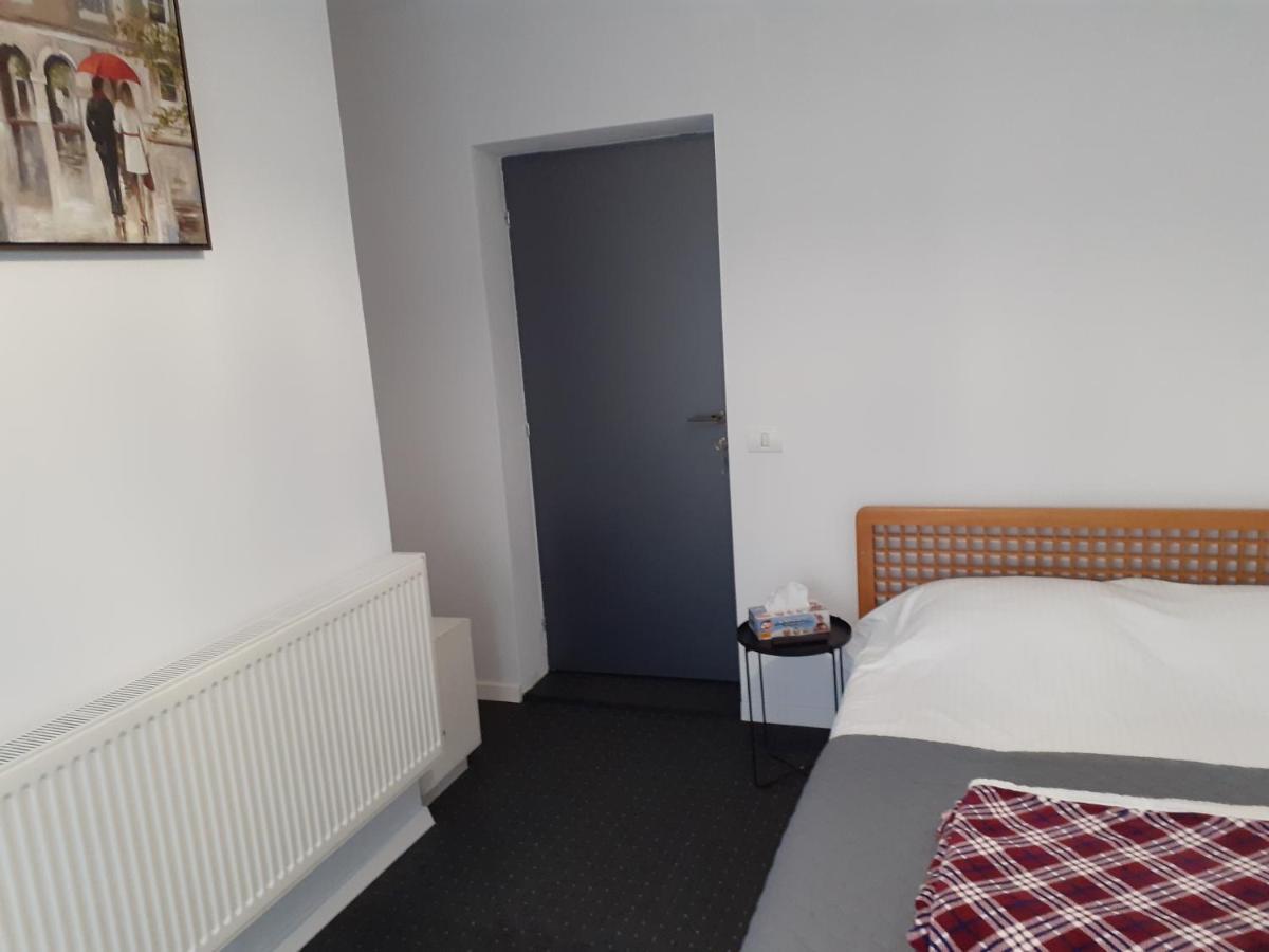 Salcia Hotel Tasnad Buitenkant foto
